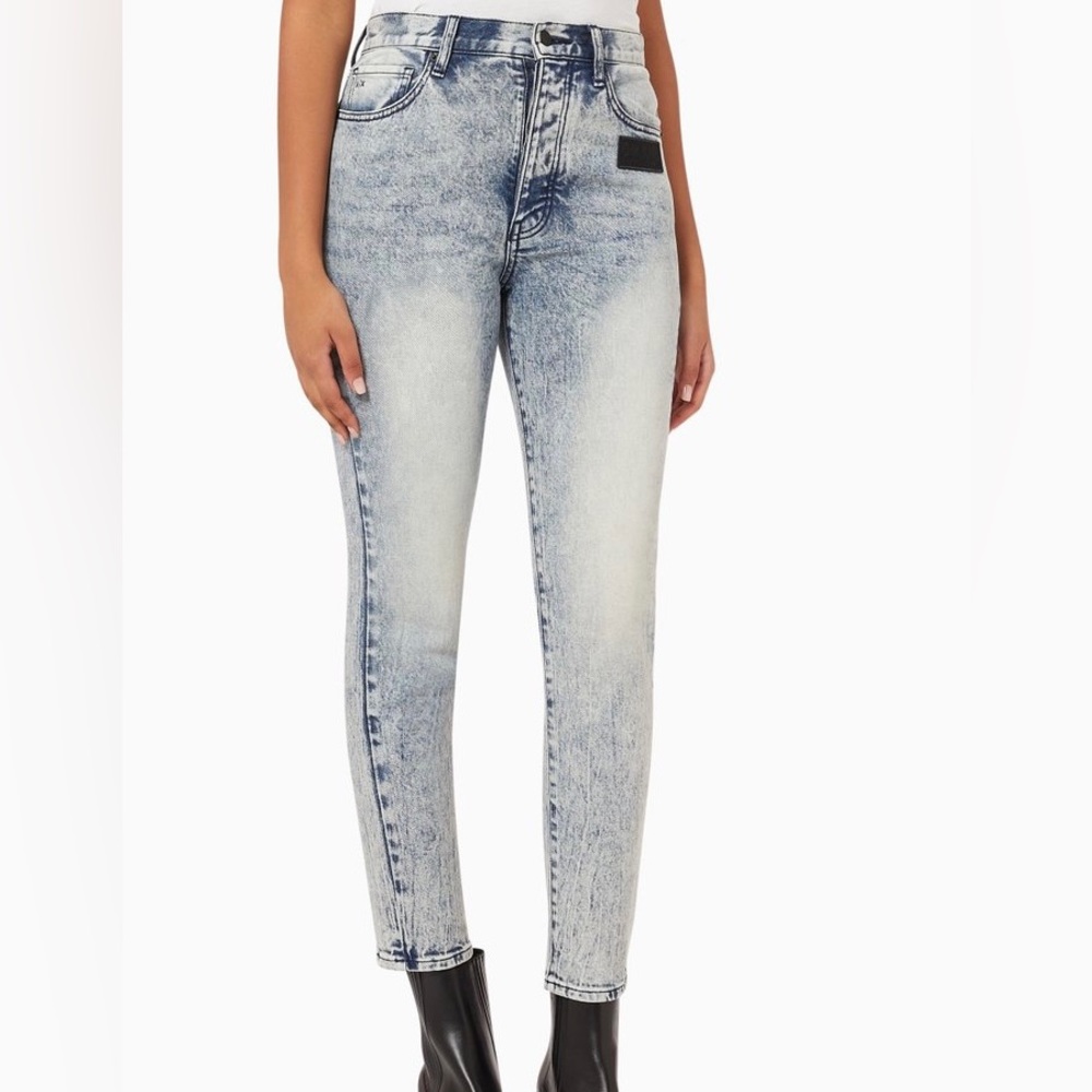 Armani Exchange Women’s J51 Carrot Jean. Size 27